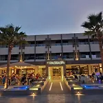 Cosmopolitan 4*