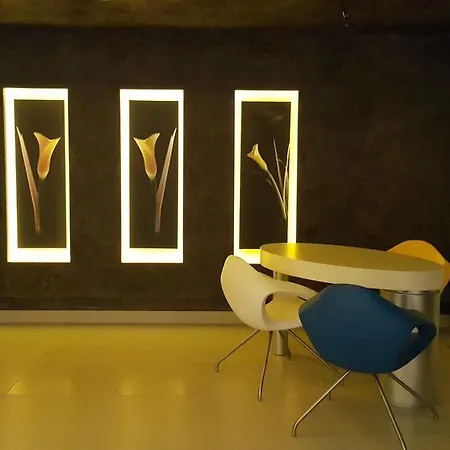 Otel Cosmopolitan 4*