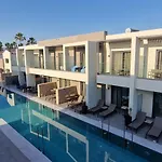 Cosmopolitan 4*