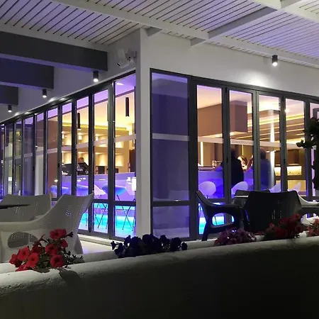 Cosmopolitan 4*