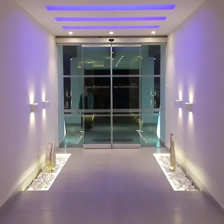 Cosmopolitan 4*
