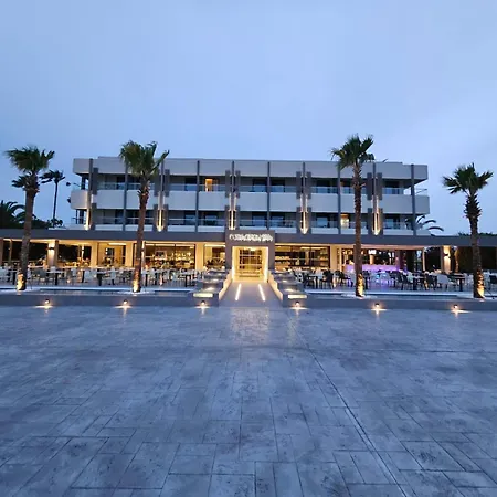 Cosmopolitan 4* 코스 타운